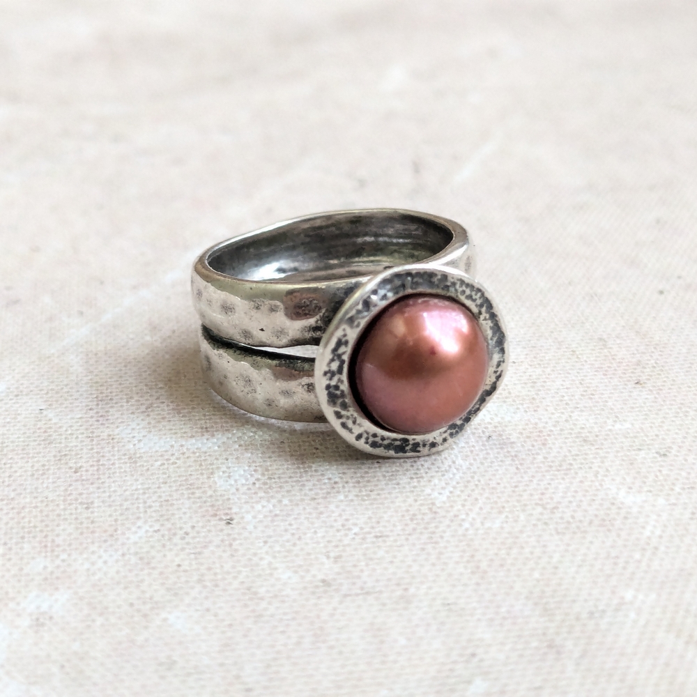 Didae Sterling Silver Ring Pink Pearl Dyed Hammered Band 8.25 Israel